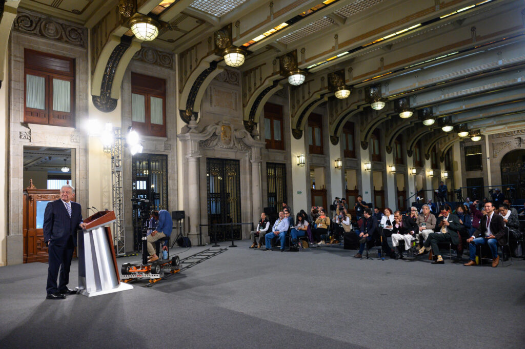 López Obrador asegura jueces "Violan la División de Poderes"