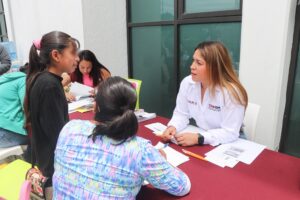 Gobierno Edoméx entrega becas a niños y adolescentes víctimas del delito