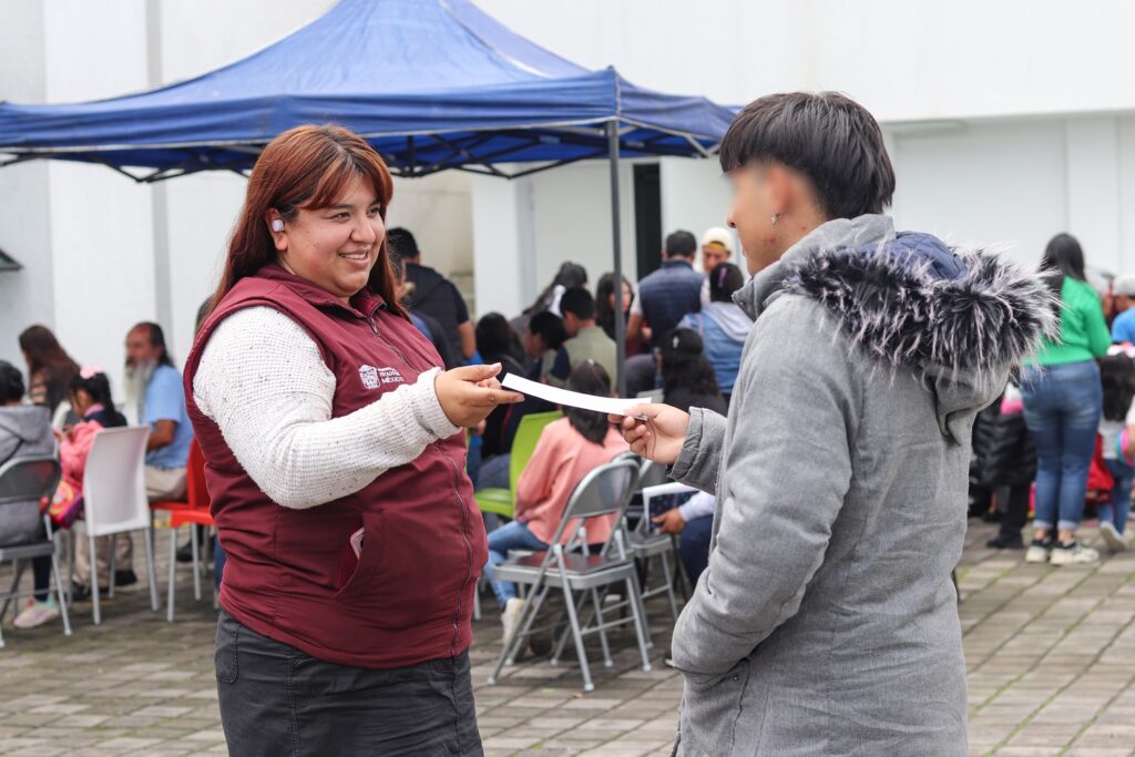 Gobierno Edoméx entrega becas a niños y adolescentes víctimas del delito