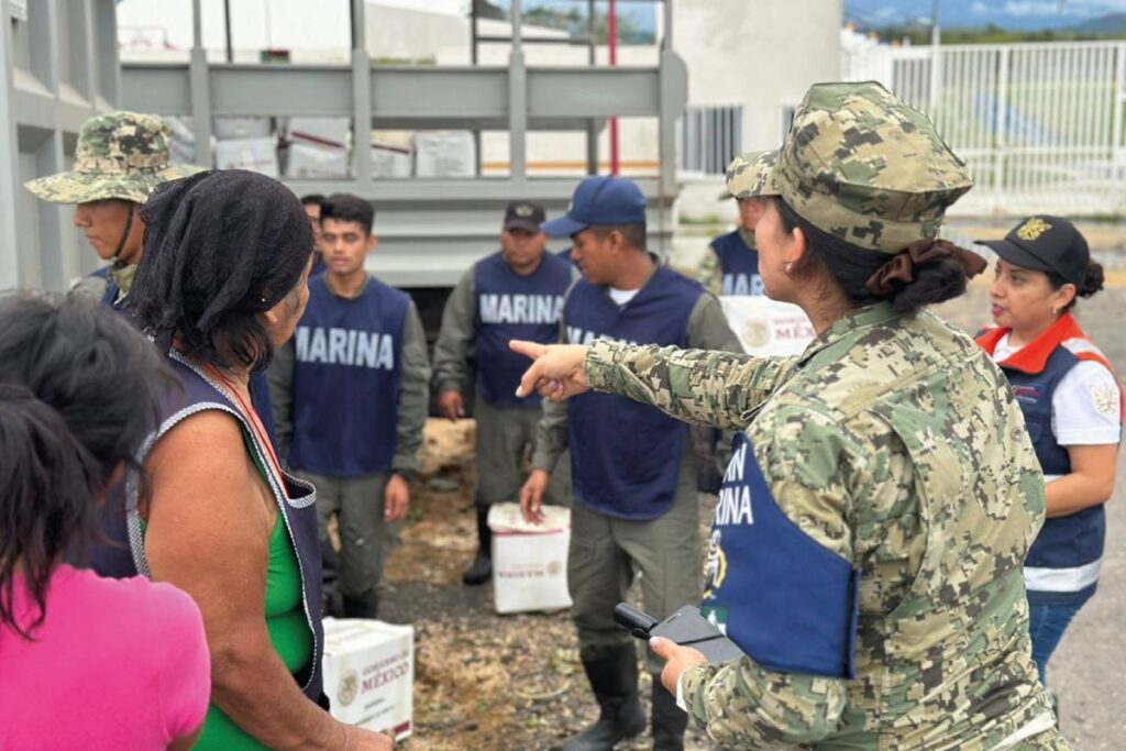 Marina refuerza apoyo en Acapulco con 32 toneladas de insumos tras "John"