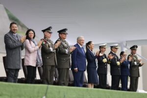 Martí Batres acompaña a AMLO y a Sheinbaum en visita a las Fuerzas Armadas