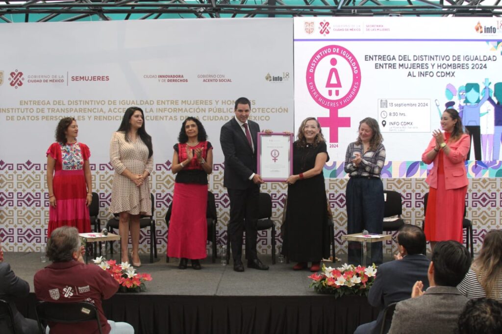 SEMUJERES Otorga al INFO CDMX el distintivo de igualdad entre mujeres y hombres