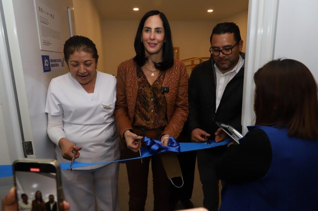 Inaugura Lía Limón Aula de Rehabilitación Geriátrica