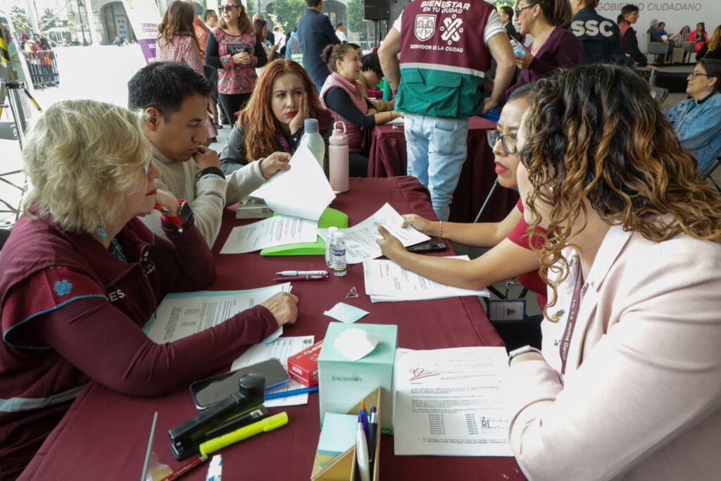 Atienden 830 solicitudes ciudadanas en la jornada “Zócalo de Gobierno Ciudadano”