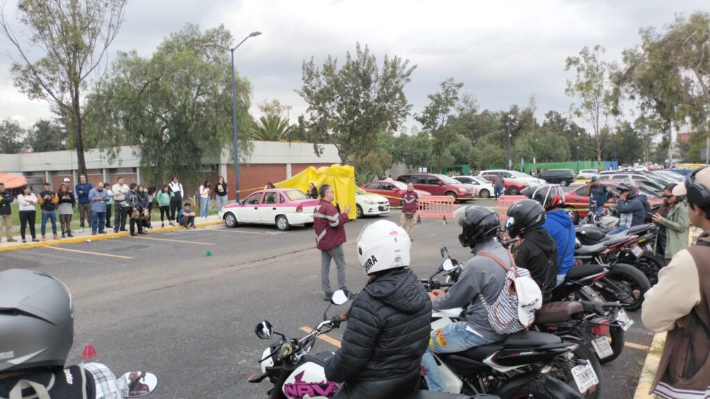 Capacita Semov a motociclistas del oriente del Edoméx