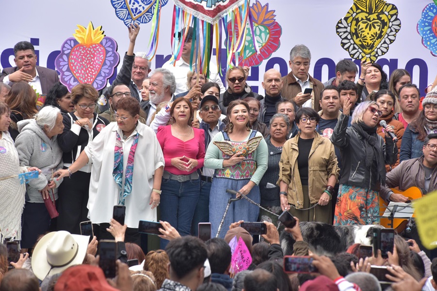 Clara Brugada se despide de San Miguel Teotongo