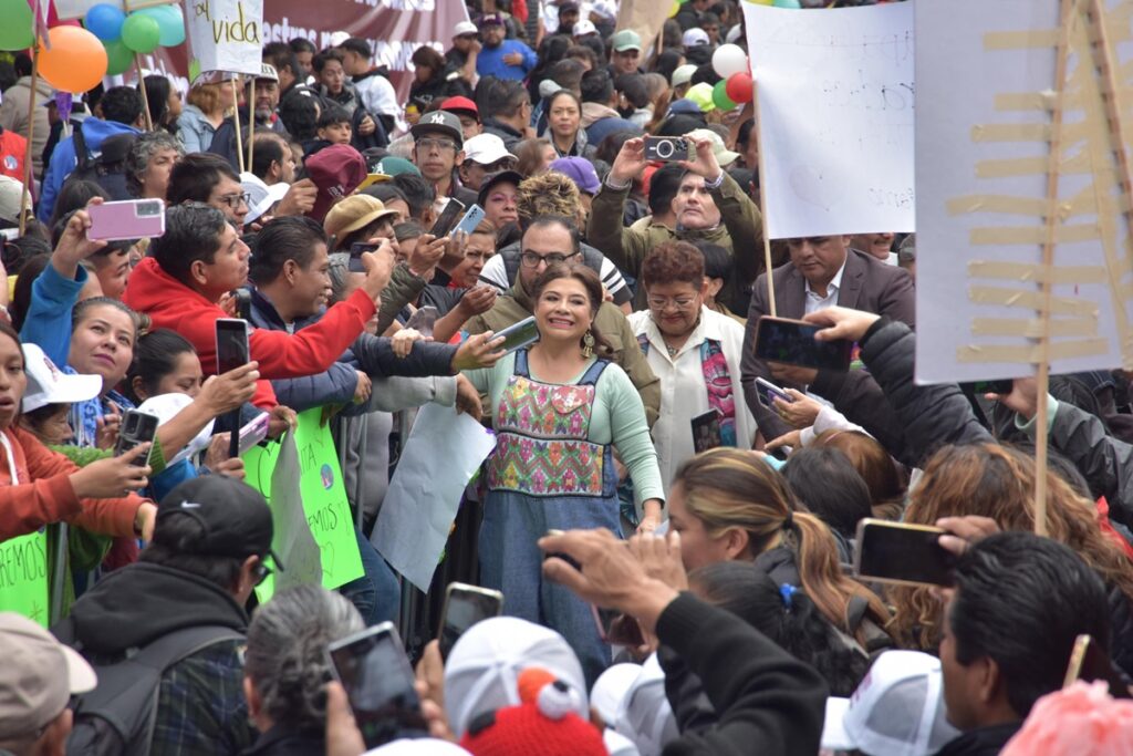 Clara Brugada se despide de San Miguel Teotongo