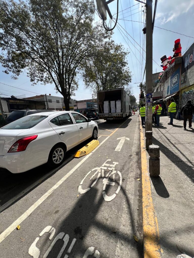 Avanza la construcción de ciclovía en el Boulevard Isidro Fabela en Toluca