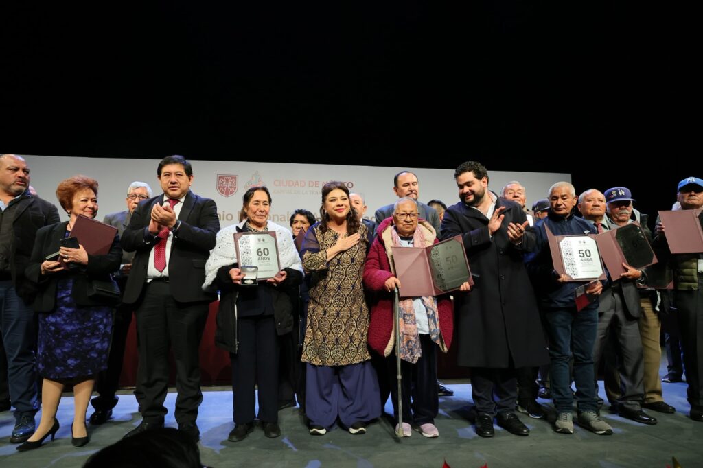 Brugada entrega el Premio Nacional de Antigüedad en el Servicio Público