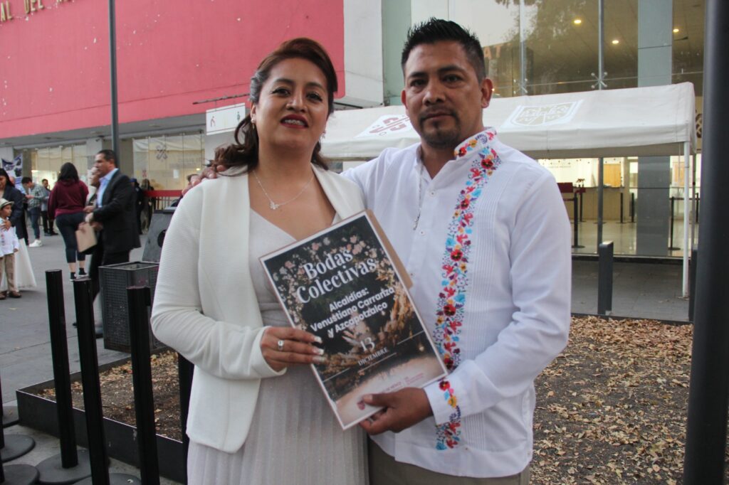 Registro Civil celebra boda colectiva con 196 parejas en la CDMX