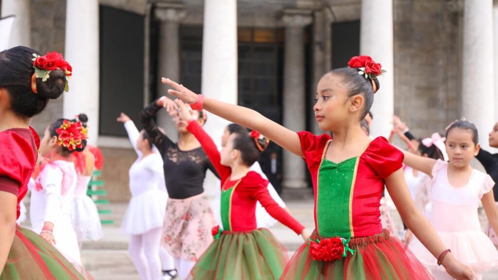 PILARES llevó “El Cascanueces” a la explanada del Palacio de Bellas Artes