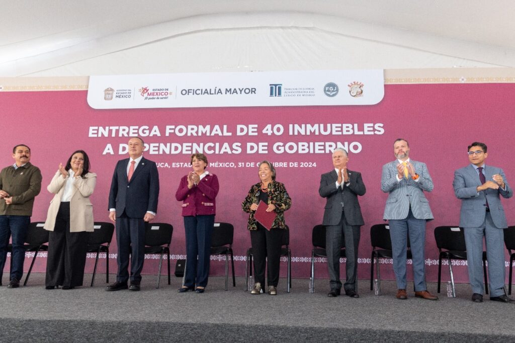 Delfina Gómez entrega 40 bienes inmuebles a instituciones clave