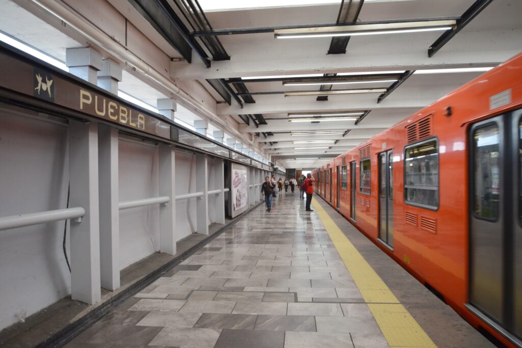 Inaugura 18 escaleras eléctricas renovadas en la estación Puebla del Metro