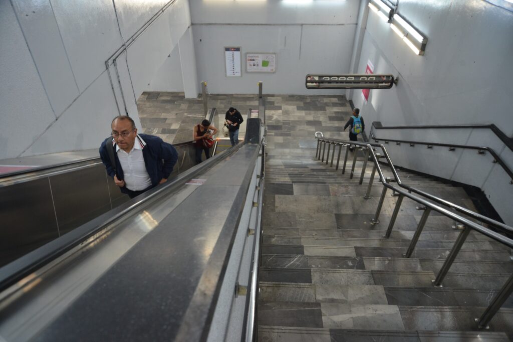 Inaugura 18 escaleras eléctricas renovadas en la estación Puebla del Metro