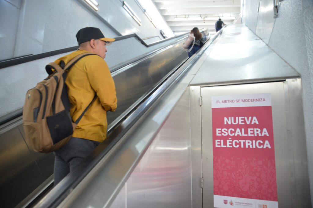 Inaugura 18 escaleras eléctricas renovadas en la estación Puebla del Metro