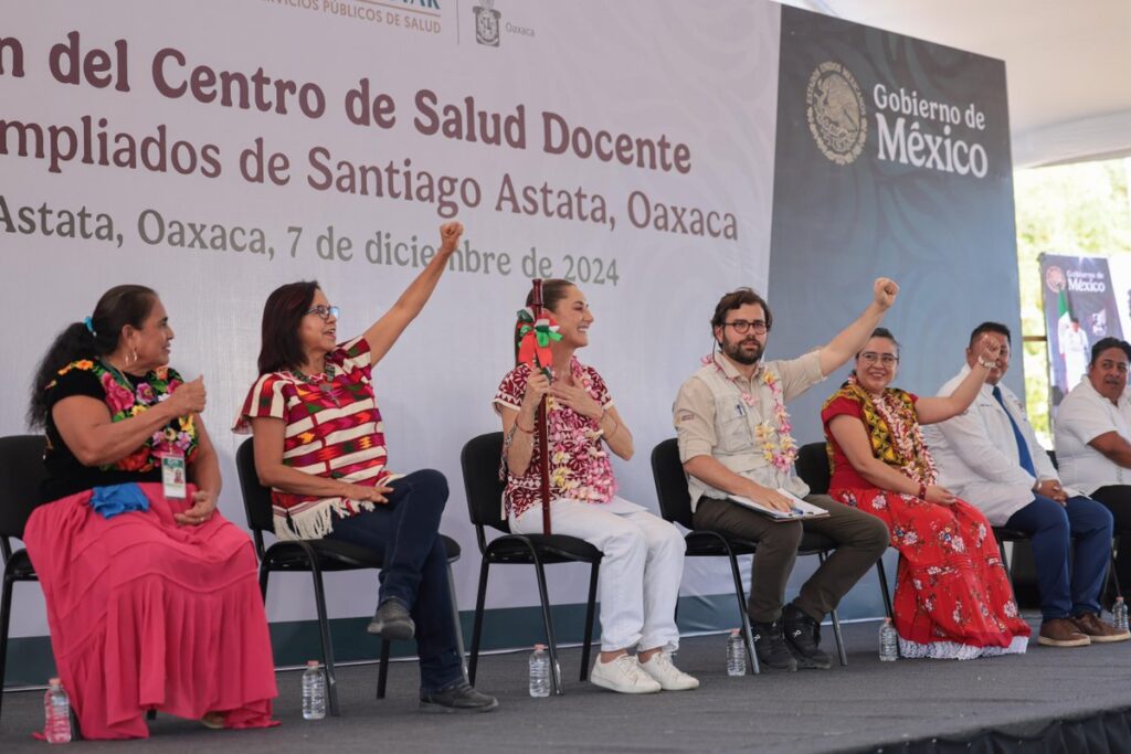 Inaugura Sheinbaum Centro de Salud Docente en Santiago Astata, Oaxaca