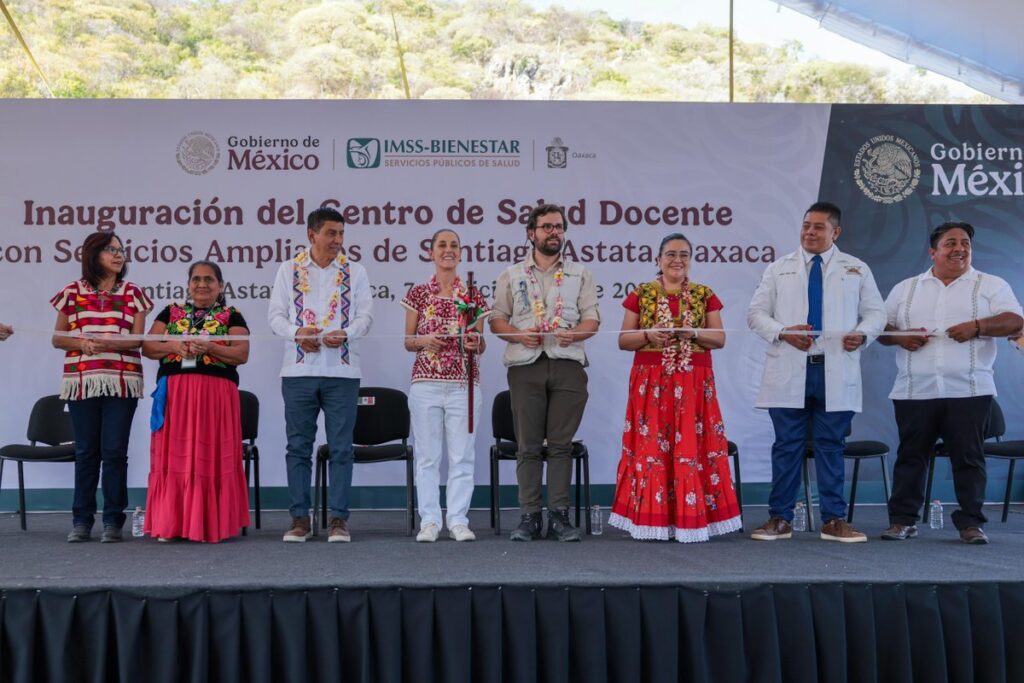 Inaugura Sheinbaum Centro de Salud Docente en Santiago Astata, Oaxaca