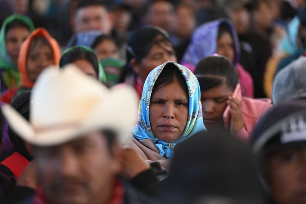 Sheinbaum restituye tierras a comunidades rarámuris de la Sierra Tarahumara