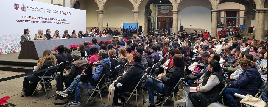 Clara Brugada impulsa una economía solidaria y feminismo al centro del desarrollo