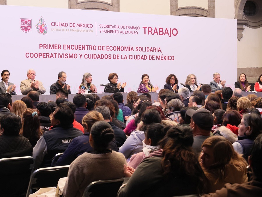 Clara Brugada impulsa una economía solidaria y feminismo al centro del desarrollo