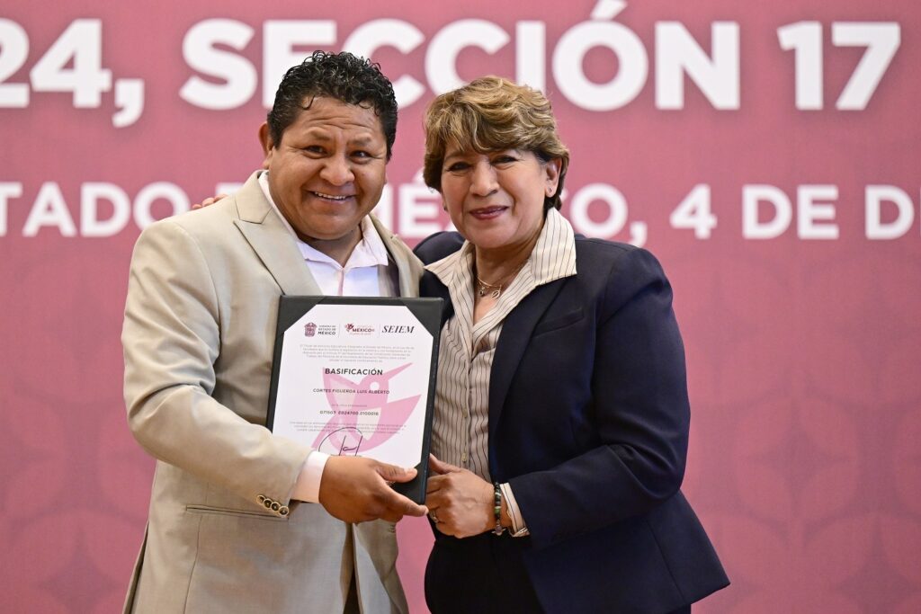 Delfina Gómez entrega más de 10 mil basificaciones al sector educativo