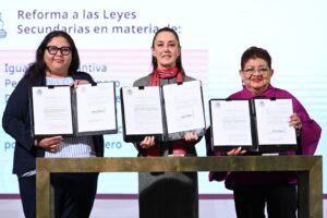 Claudia Sheinbaum firma decreto para fortalecer la protección de las mujeres