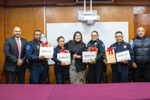 Reconoce alcaldesa Lourdes Paz a policías de Iztacalco