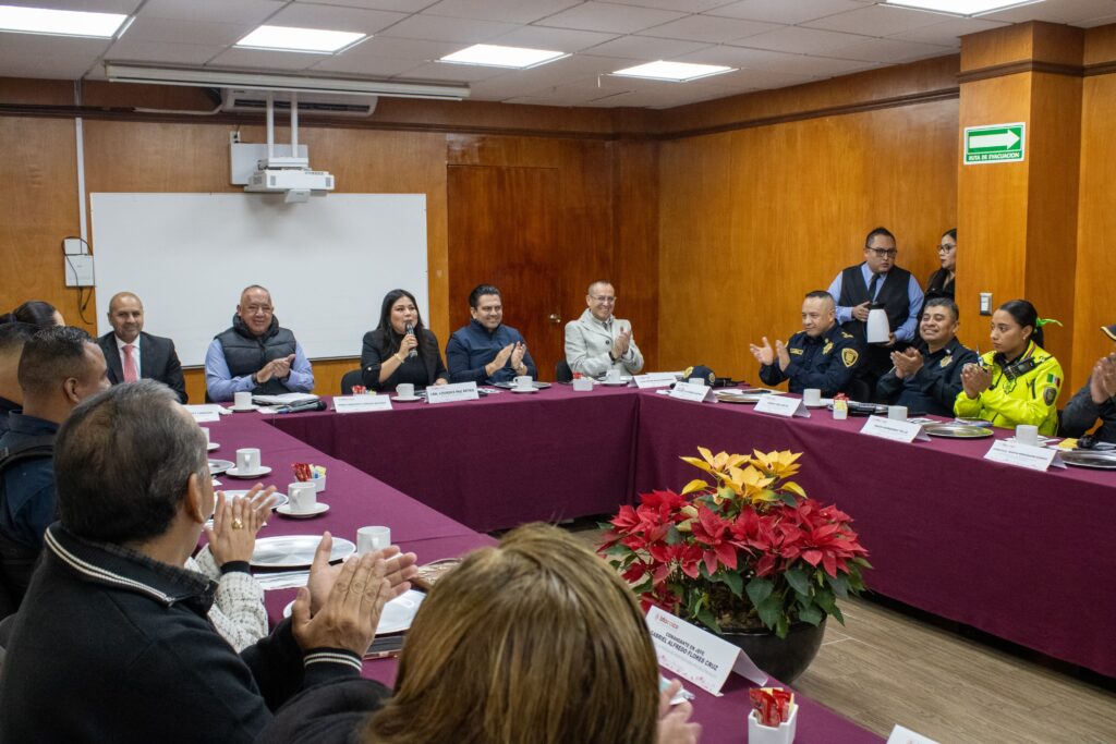 Reconoce alcaldesa Lourdes Paz a policías de Iztacalco