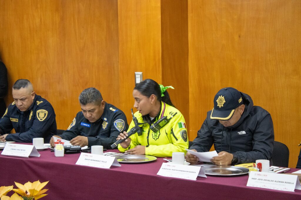 Reconoce alcaldesa Lourdes Paz a policías de Iztacalco