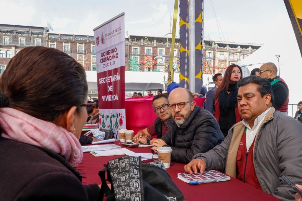 Clara Brugada atiende a capitalino en Jornada Ciudadana