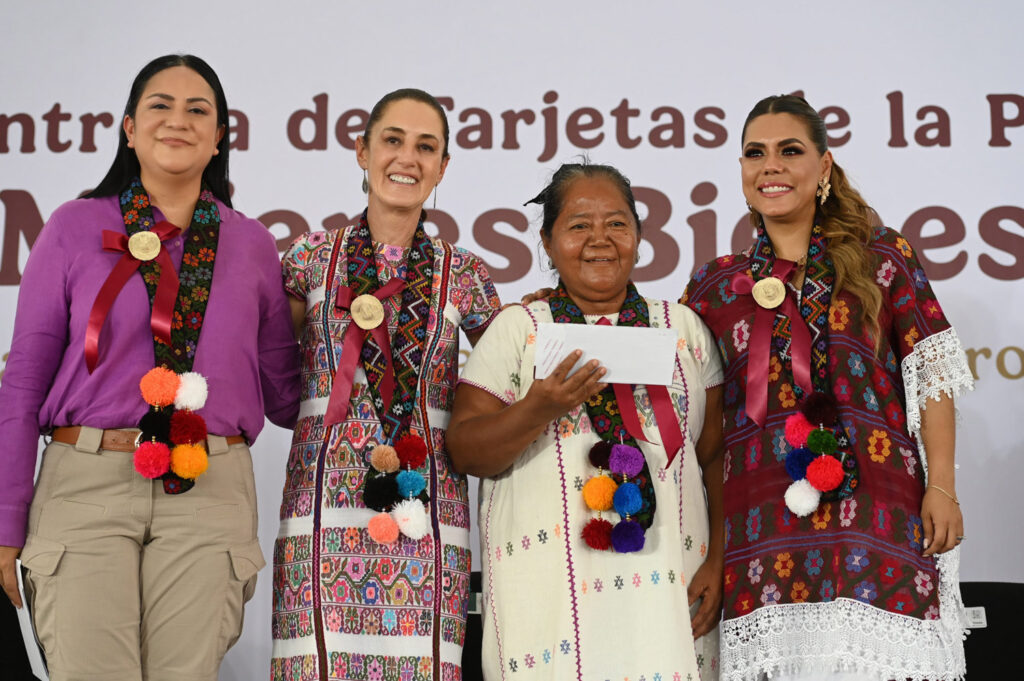 Sheinbaum entrega de tarjetas de la Pensión Mujeres Bienestar en Guerrero