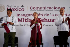 Claudia Sheinbaum inaugura la carretera Mitla-Tehuantepec en Oaxaca