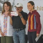 Presidenta Claudia Sheinbaum entrega tarjetas del Banco del Bienestar en Morelos 