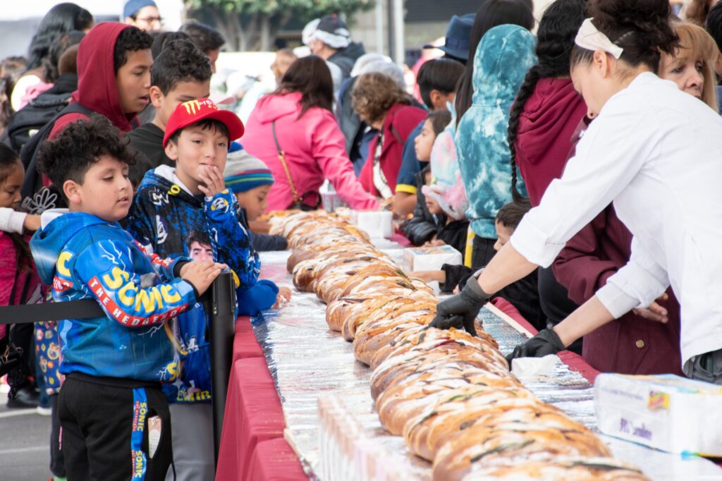 CDMX celebra el Día de Reyes con juguetes, cultura y una rosca monumental