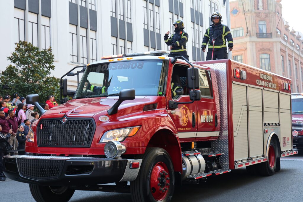 Celebra HCBCDMX su 169 aniversario con el primer Desfile de Bomberos