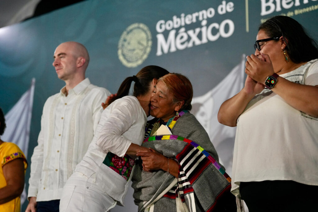 Claudia Sheinbaum encabeza entrega de tarjetas Mujeres Bienestar en Oaxaca