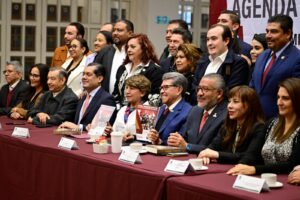 Delfina Gómez inicia reunión legislativa con diputados de Morena