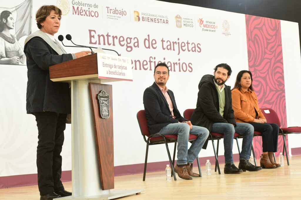 Entrega Delfina Gómez tarjetas “Jóvenes Construyendo el Futuro” en Chimalhuacán