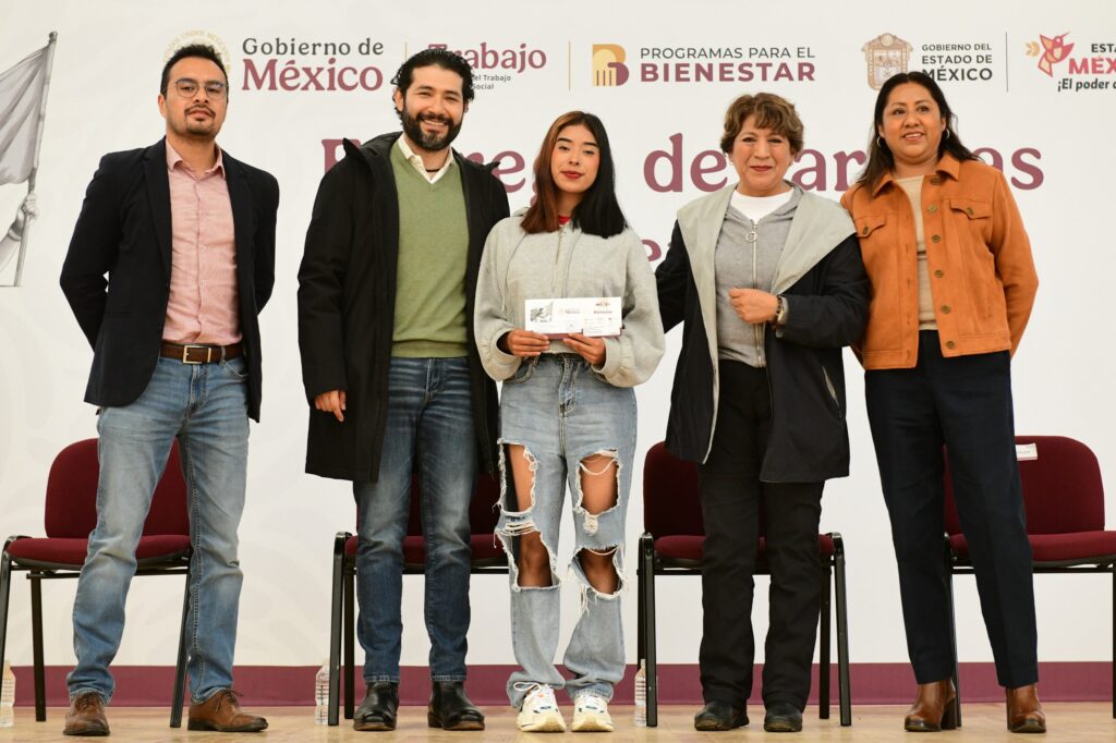 Entrega Delfina Gómez tarjetas “Jóvenes Construyendo el Futuro” en Chimalhuacán