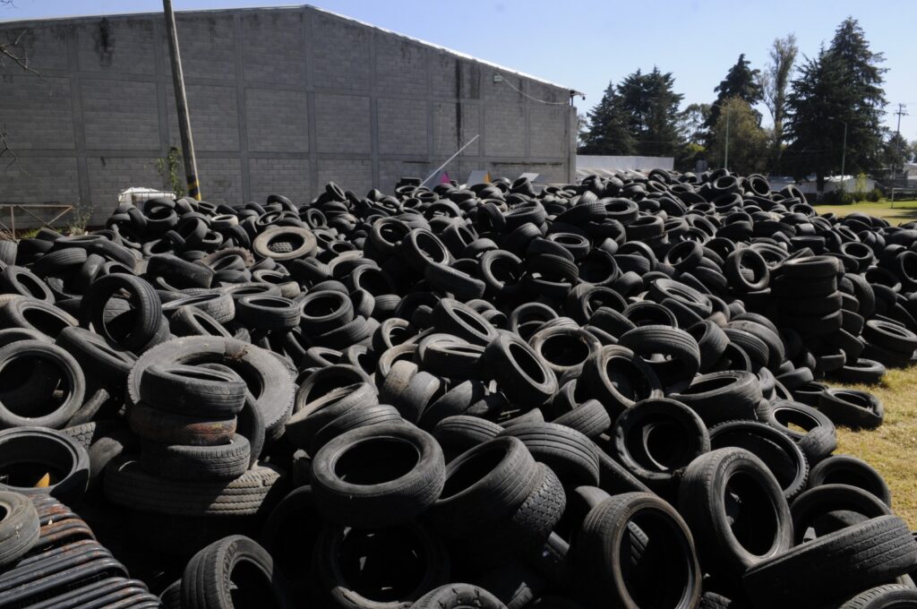 Retiran en el Edoméx más de 10 mil llantas y 1,800 toneladas de basura