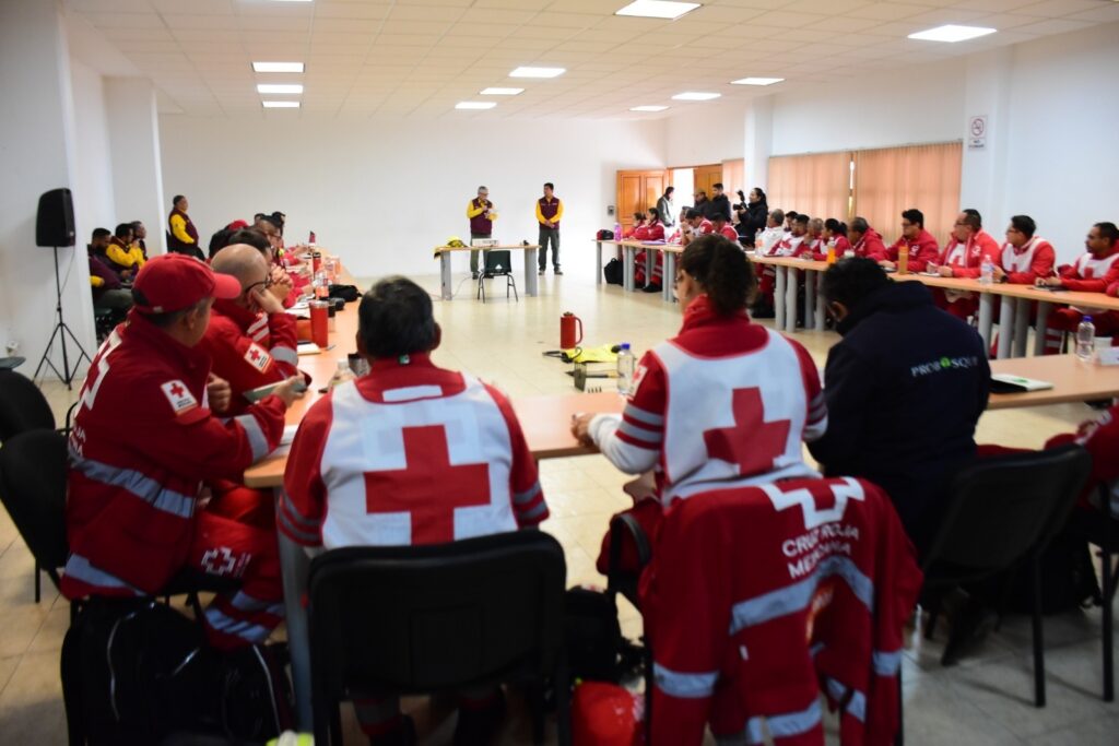 Cruz Roja recibe curso en manejo del fuego en el Estado de México