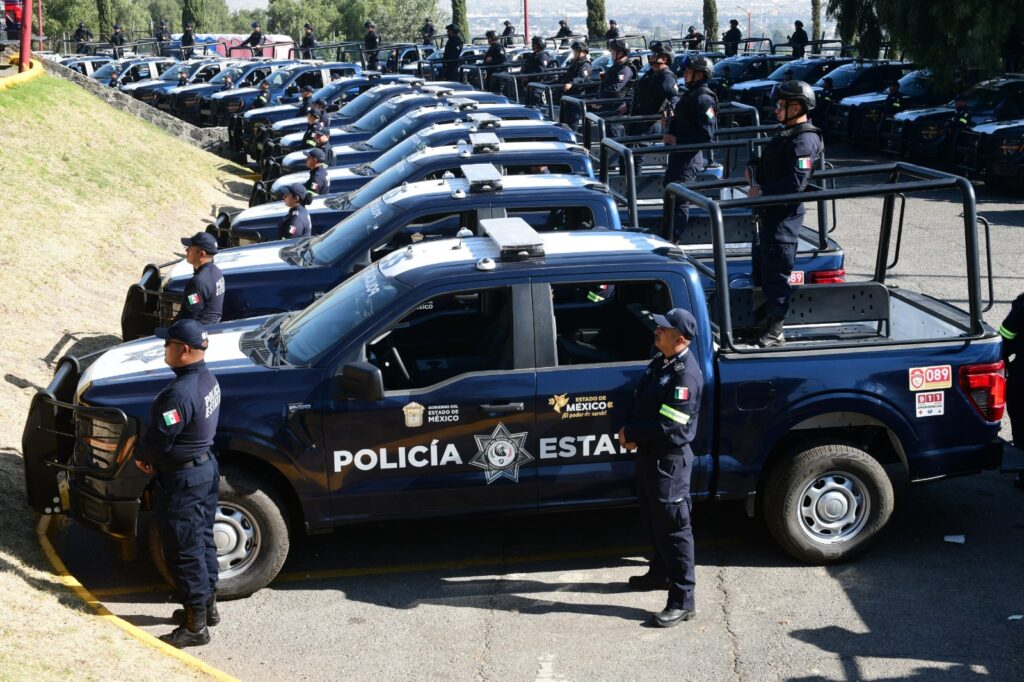 Edoméx refuerza la seguridad con la entrega de 100 nuevas patrullas de alta tecnología