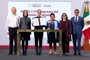 Claudia Sheinbaum firma leyes secundarias que revierten la reforma energética de 2013