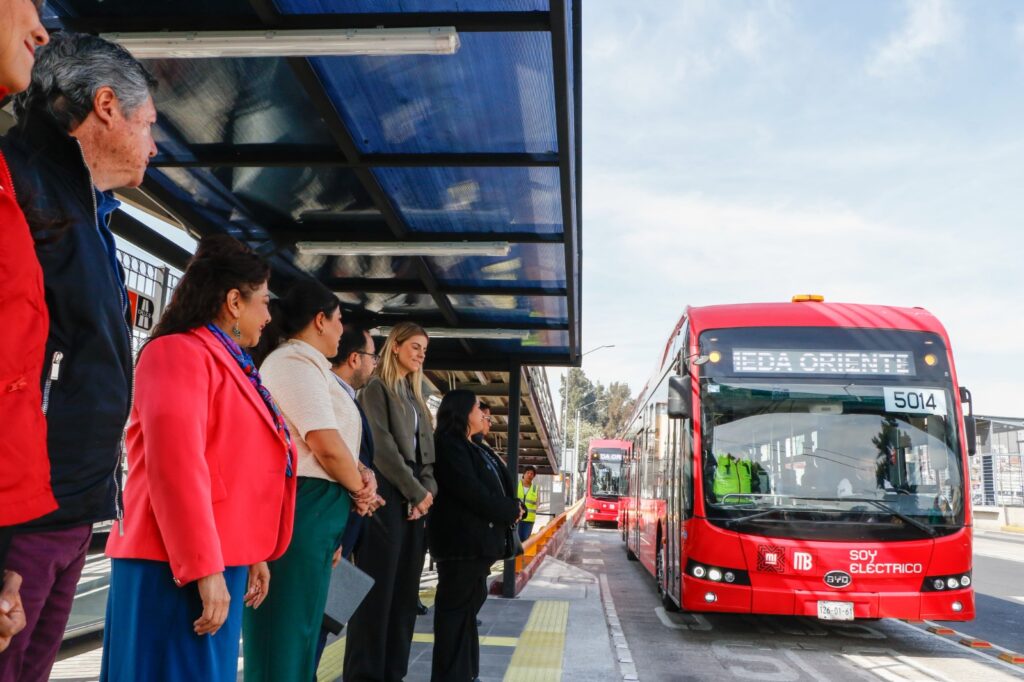 Clara Brugada inaugura la Estación Calle 6 del Metrobús en Agrícola Pantitlán