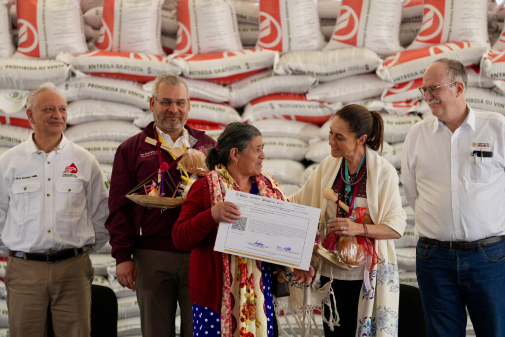 Sheinbaum encabeza entrega de Fertilizantes para el Bienestar en Michoacán