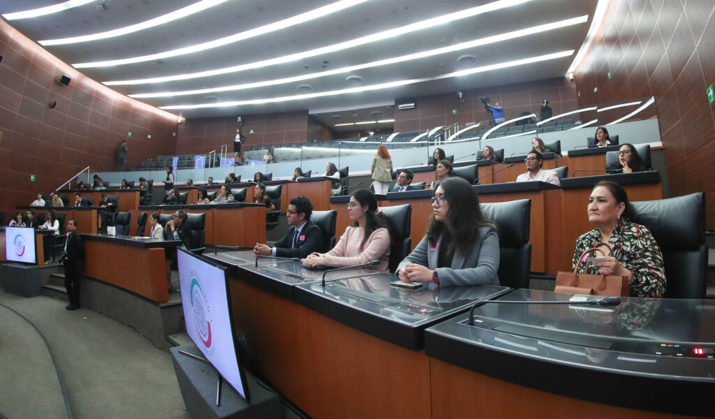 Científicas acuden al Senado para participar en “Esencia de Mujer en la Ciencia”m                                                    