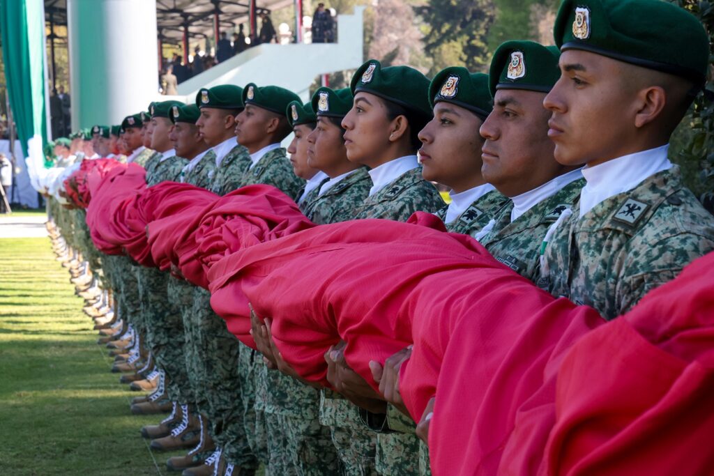 México reafirma su soberanía en el Día de la Bandera