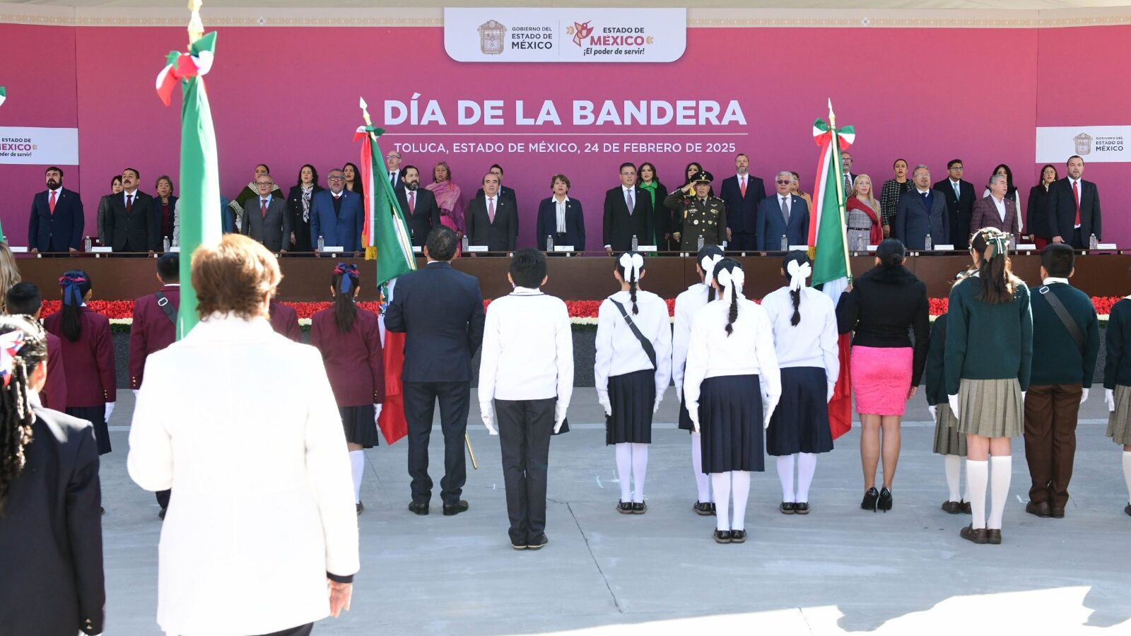 Delfina Gómez encabeza ceremonia del Día de la Bandera en el Estado de México