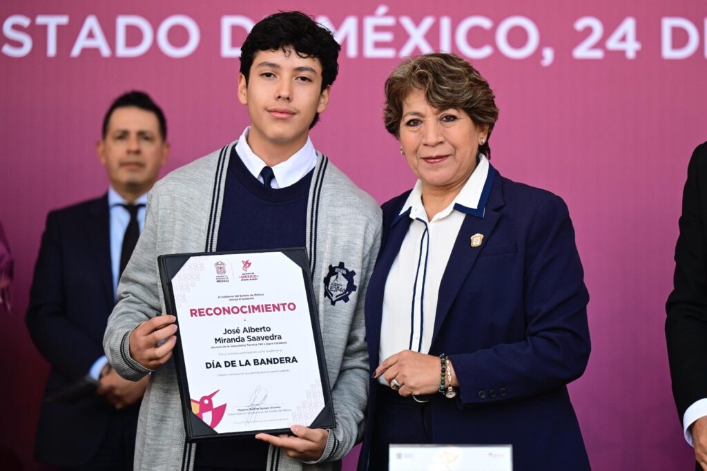 Delfina Gómez encabeza ceremonia del Día de la Bandera en el Estado de México