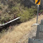 Once muertos tras volcadura de autobús en autopista Mitla-Tehuantepec 